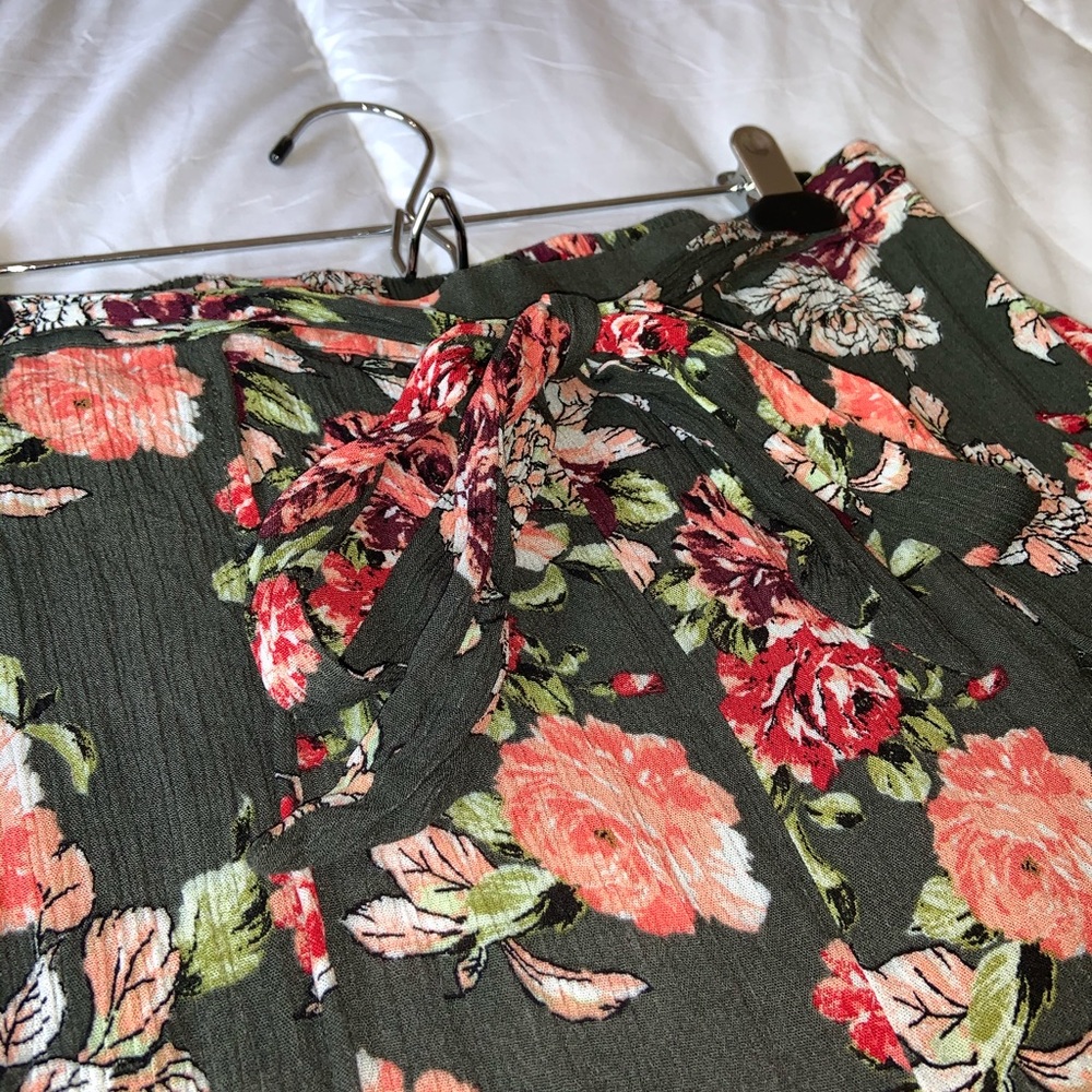 Split leg crop pants